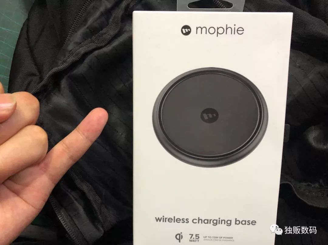 airpods2有没有必要买无线充电版,airpods2充电盒版本1.9.4