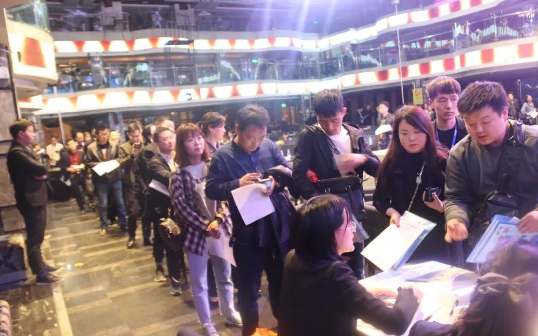 西安34届蓝装家博会现场采访,2019年3月西安蓝装家博会活动