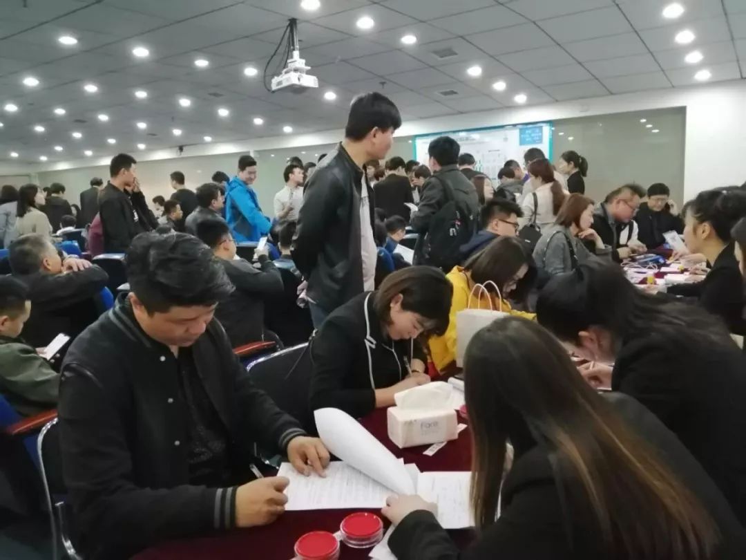 西安34届蓝装家博会现场采访,2019年3月西安蓝装家博会活动