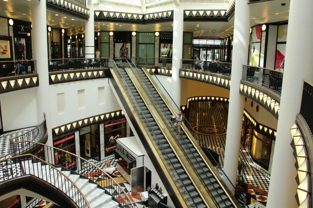 柏林展示身材,柏林很穷吗