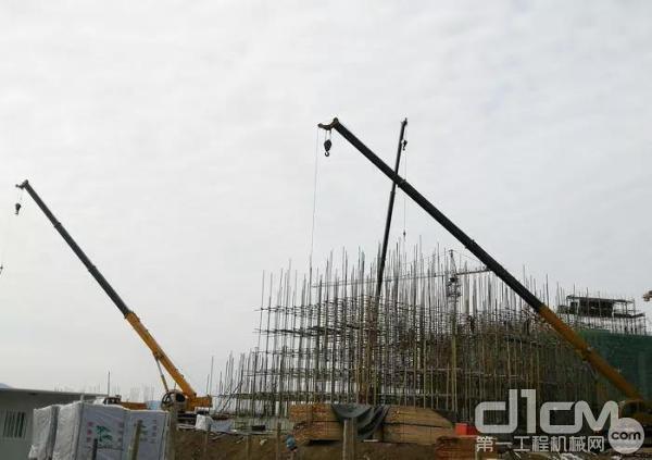 全地面大型起重机徐工超级工程,徐工2400吨吊车现场