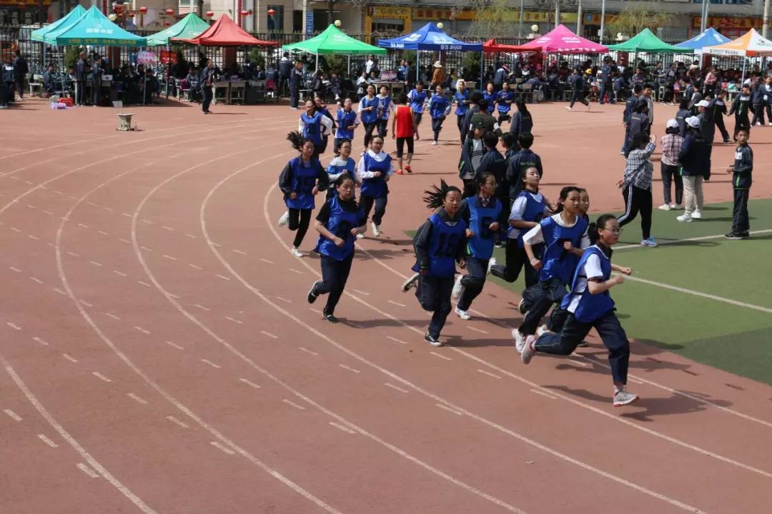 定格精彩瞬间彰显体育精神,丹棱中学60届田径运动会精彩瞬间