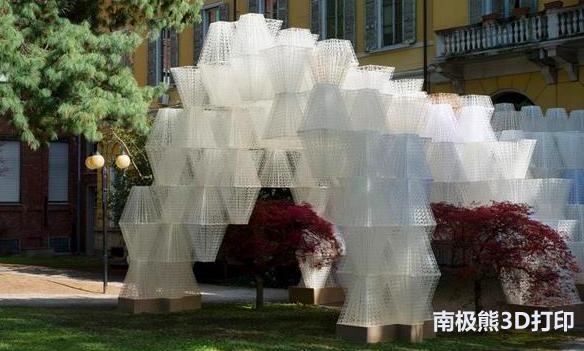 Cos和法国建筑师在米兰展示3D打印几何学建筑