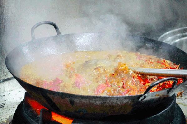 大事件来了！周末百份小龙虾免费送，带客更有施华诺世奇、纪梵希口红等豪华大礼，推