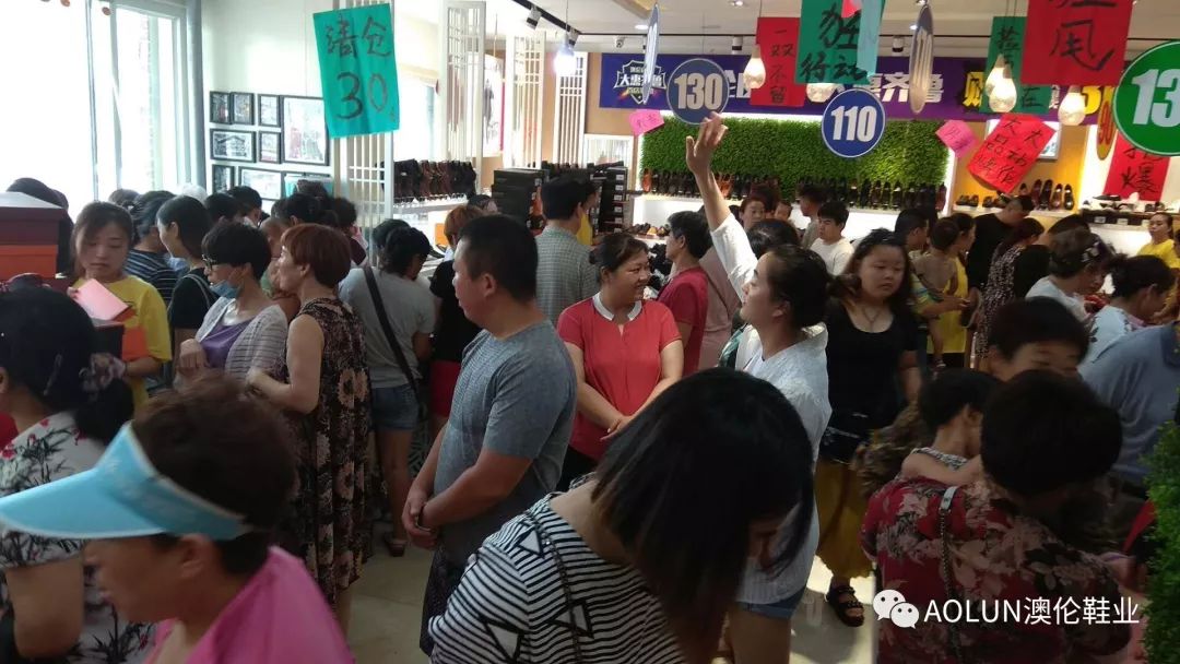 这家鞋店,这家鞋店人气超旺
