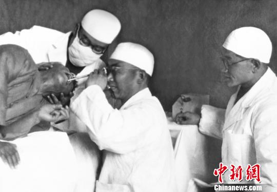 兰大附属医院共述老院长故事传承“中国胃镜之父”榜样精神