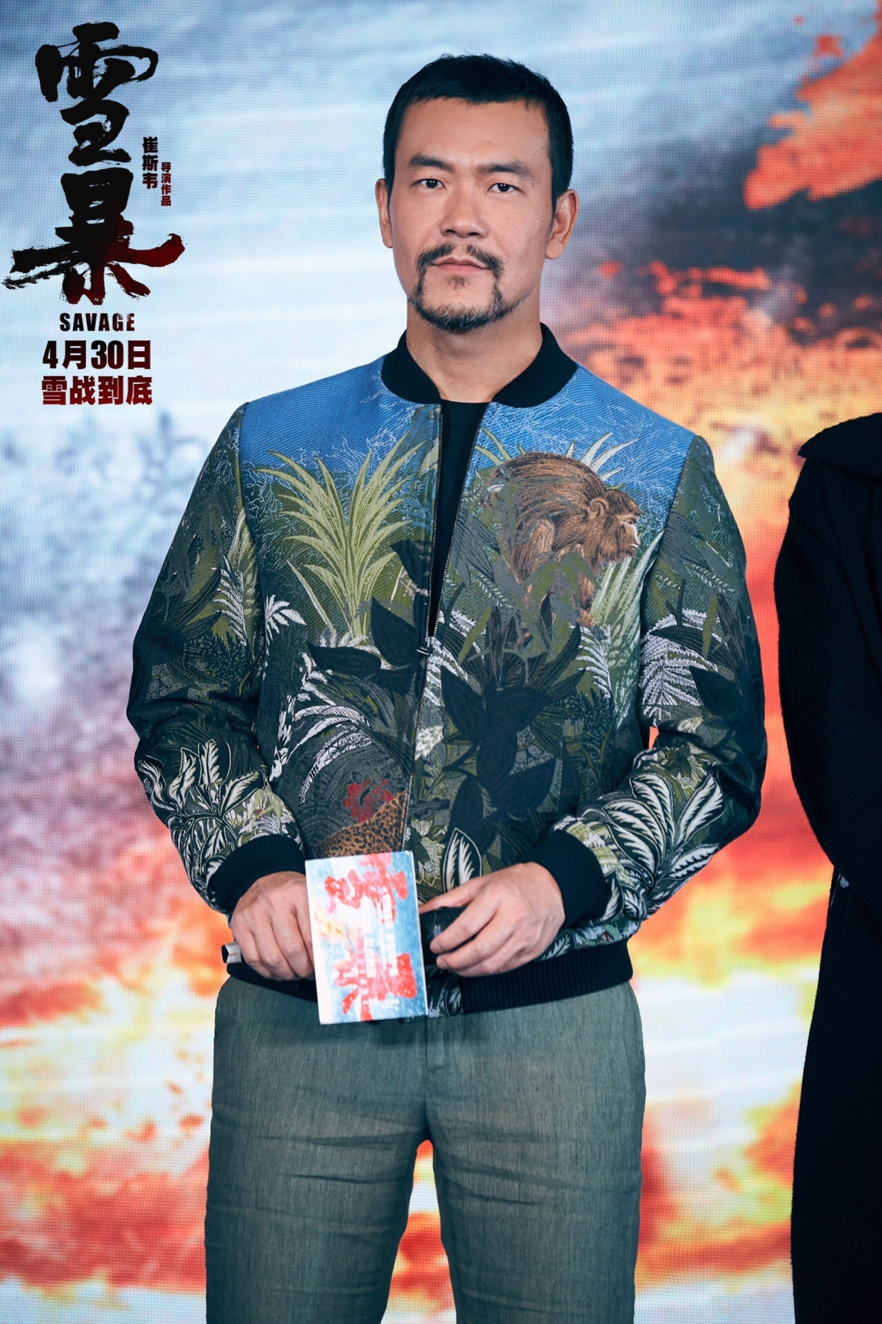 硬核《雪暴》雪地吃鸡代入感强引观众大呼“肉疼”廖凡张奕聪兄弟温情感动全场