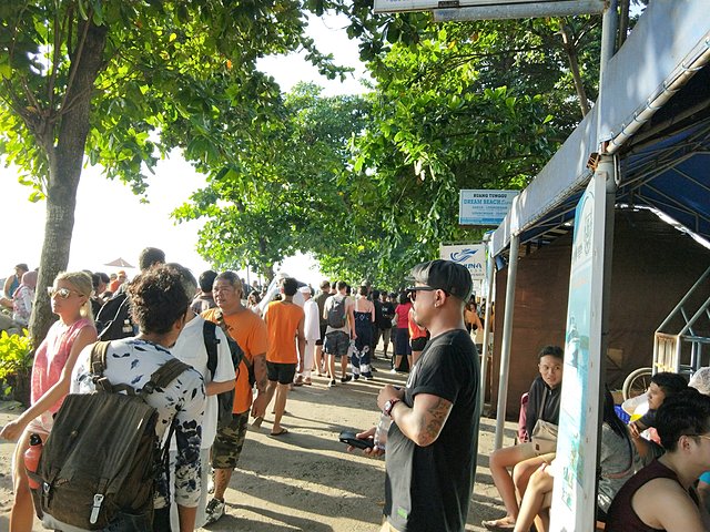 巴厘岛漂流跟团游一日游,巴厘岛冲浪潜水行程推荐