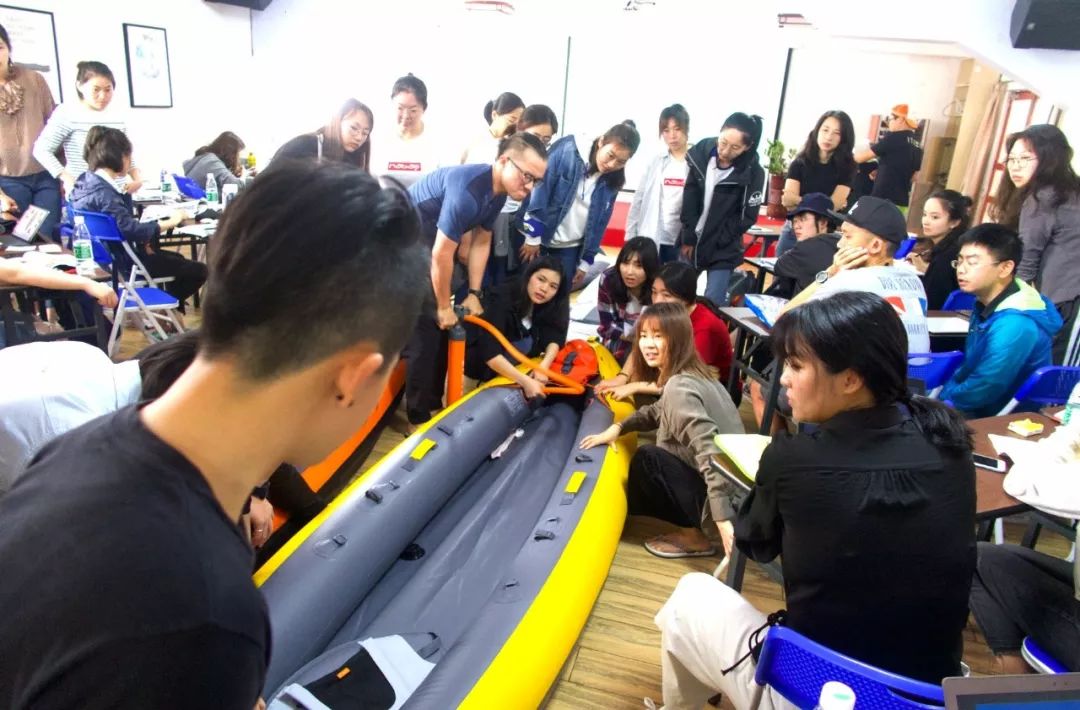 这届迪卡侬要凭颜值征服航海圈？