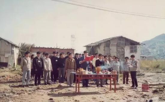 郭台铭街拍,郭台铭谈霸道总裁