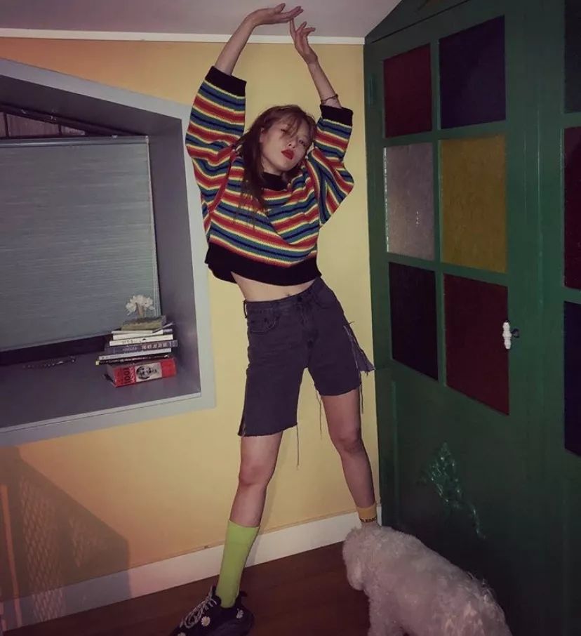 你以为卡戴珊才能驾驭的五分裤，泫雅告诉你：买它！