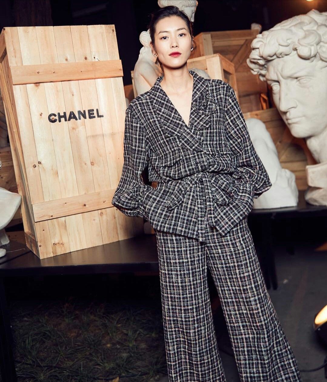 吴宣仪穿深v长裙,吴宣仪深v长裙