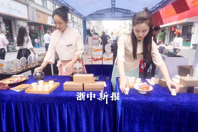 来杯谷雨茶？爱喝茶的小姐姐颜值都不低哟！