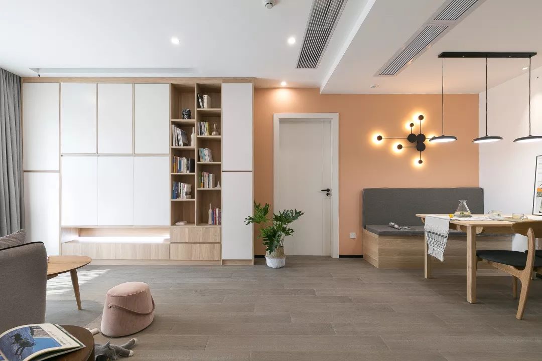 无主灯轻奢风装修电视墙,北欧轻奢客厅无主灯