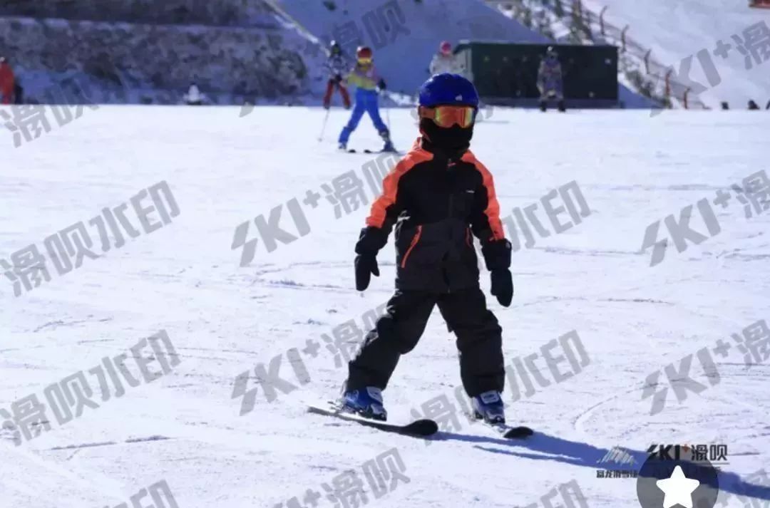 妈妈给孩子报了17个兴趣班,妈妈给孩子报超多兴趣班