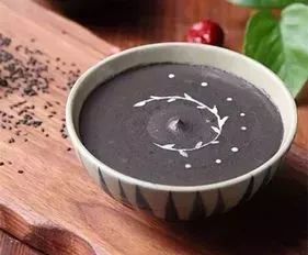 经常染发容易致癌是真的吗,染发过敏如何让头发变黑