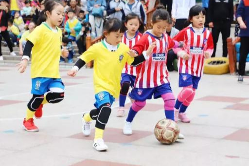 县直幼儿园举行足球嘉年华活动,信阳市中小学足球联赛
