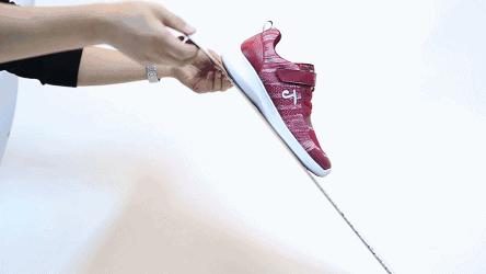 专为父母设计的健步鞋，防滑轻巧、透气时髦，我们自己穿也行！