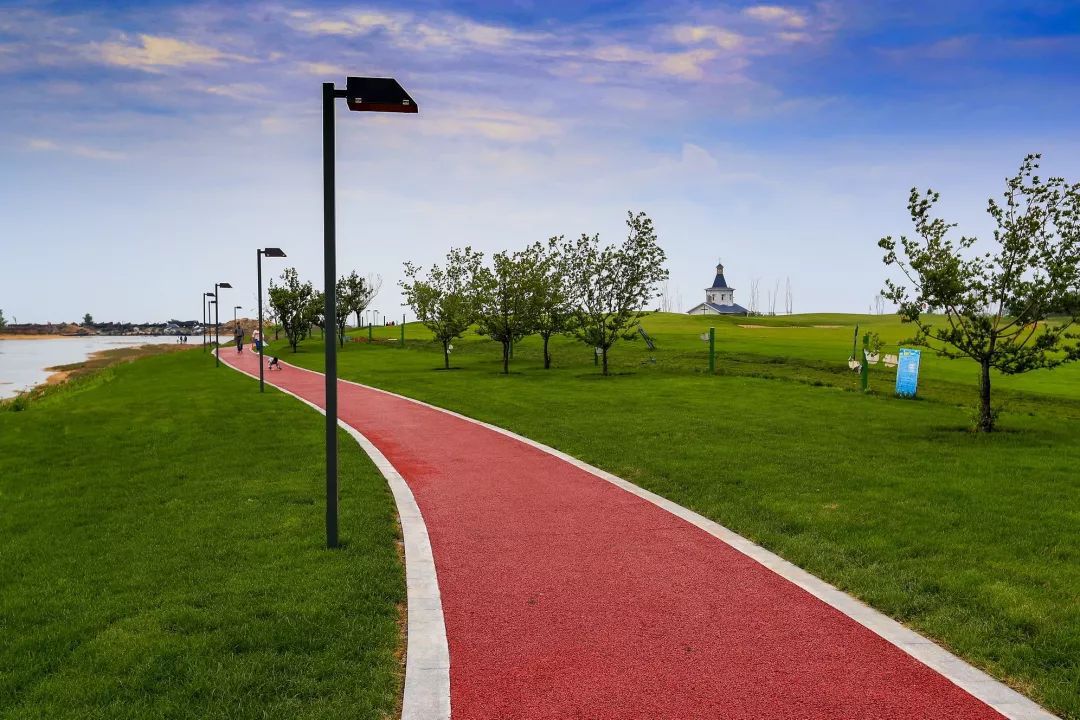 北方人从此不稀罕去海南买海景房了？在北纬41°有了一片海叫东戴河！