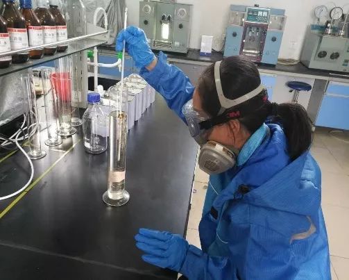 钢铁侠有战甲，灭霸有手套，中化人的劳动神器是？