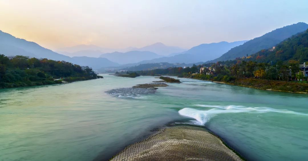 余秋雨都江堰壮观,余秋雨都江堰赏析