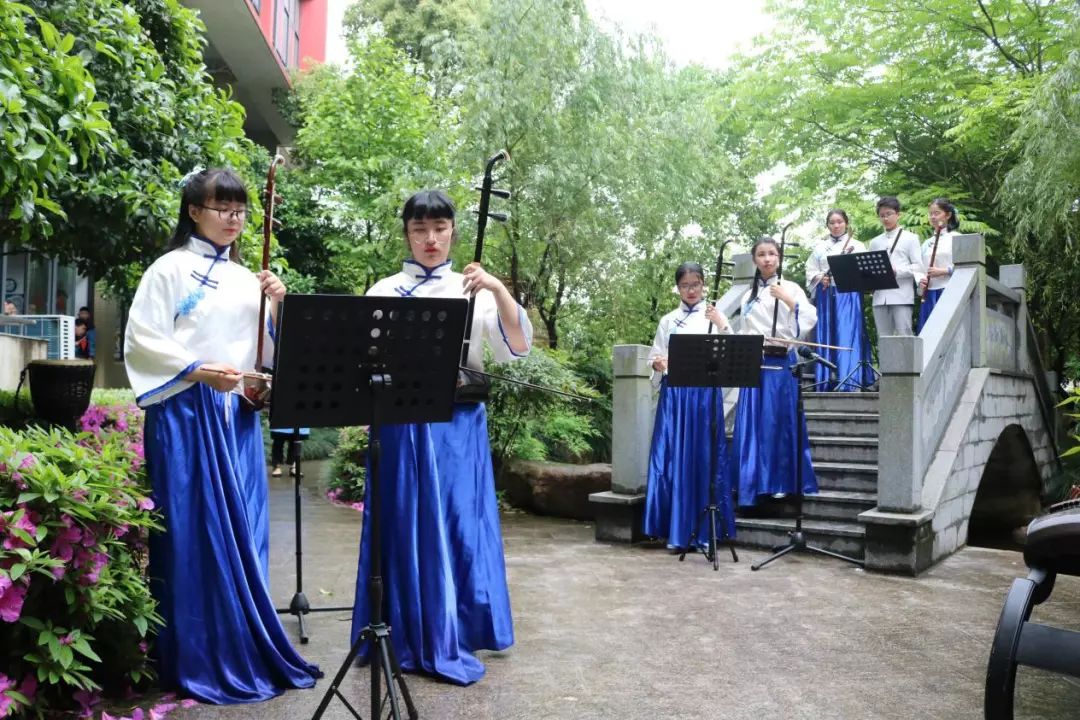 快乐体验快乐成长,快乐体验成长绘画二年级