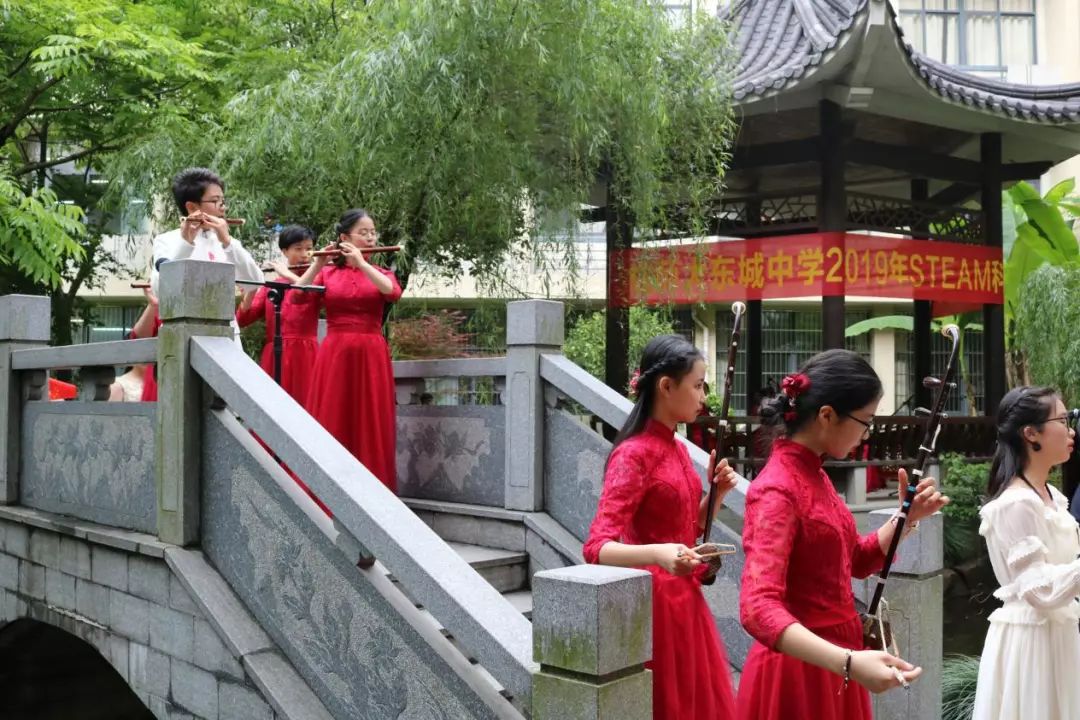 快乐体验快乐成长,快乐体验成长绘画二年级