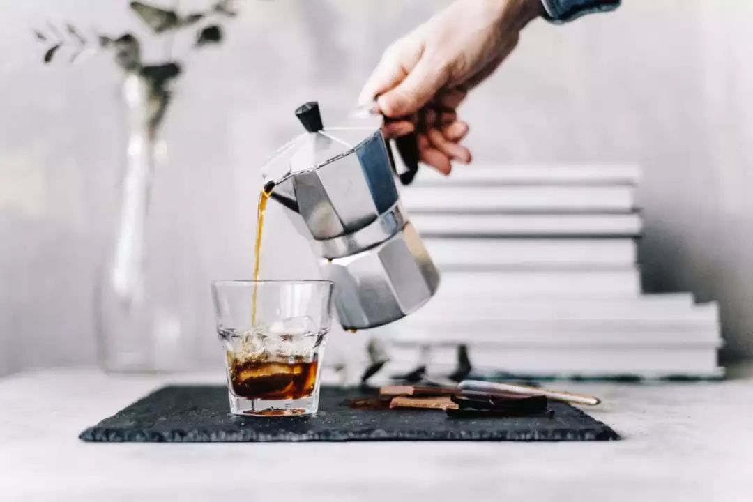 想喝咖啡肠胃受不了咋办,戒咖啡胃不舒服