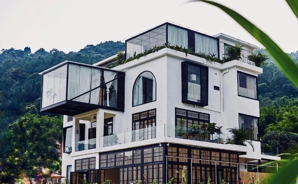 7个闺蜜在稻田里爆改了个“玻璃盒子”，只为兑现养老之约，却意外走红