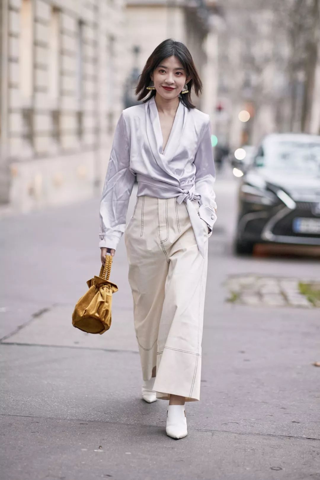 衬衫显瘦系法,衬衫最上面扣子太紧怎么办