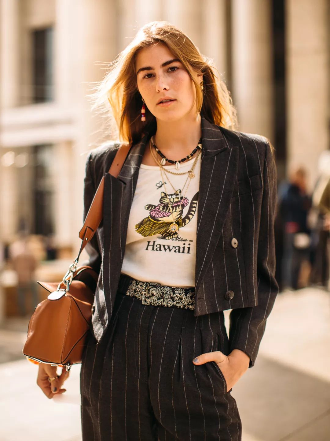 都在看MetGala的群魔乱舞，我却被哈卷的珍珠耳环给吸走！