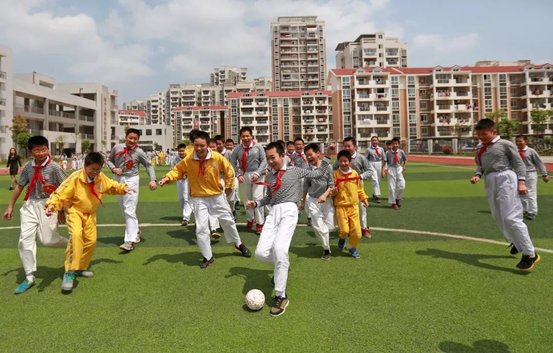 赣州外来务工人员孩子入学政策,高级职称的人才子女入学有优惠么