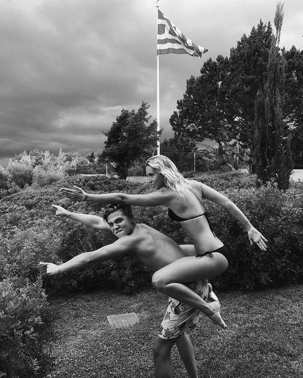 炫富、秀腿、扮鬼……欧洲王室公主们的INS「真香」