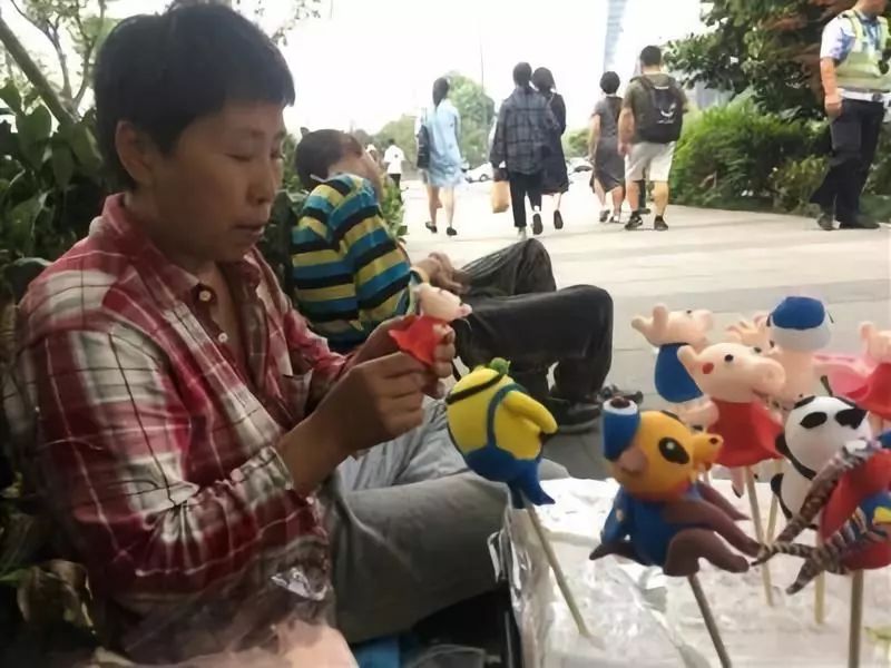 脑瘫儿童泥塑视频,泥塑妈妈脑瘫儿