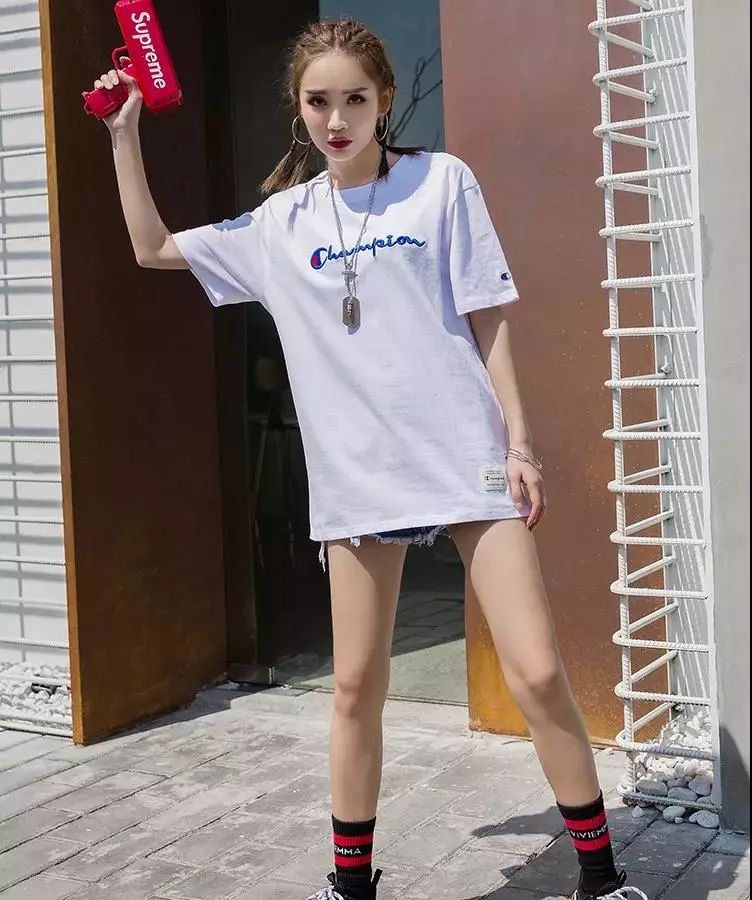 champion经典长袖t恤搭配,你与潮人之间的差距