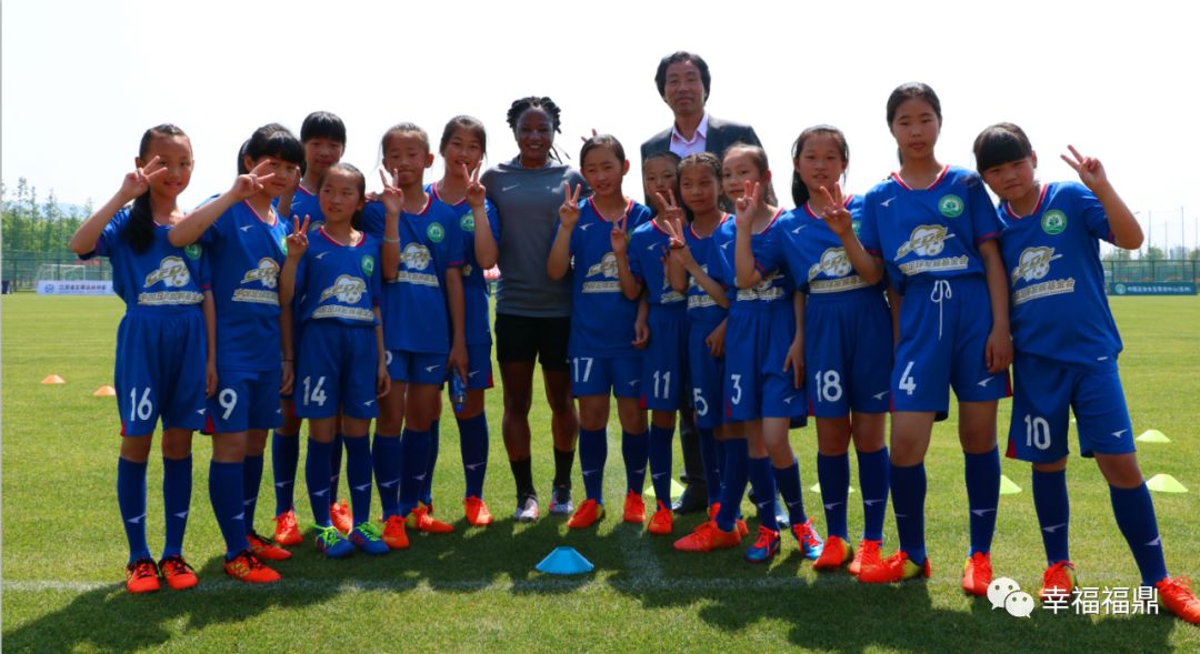 小镇足球比赛,小镇举行足球比赛