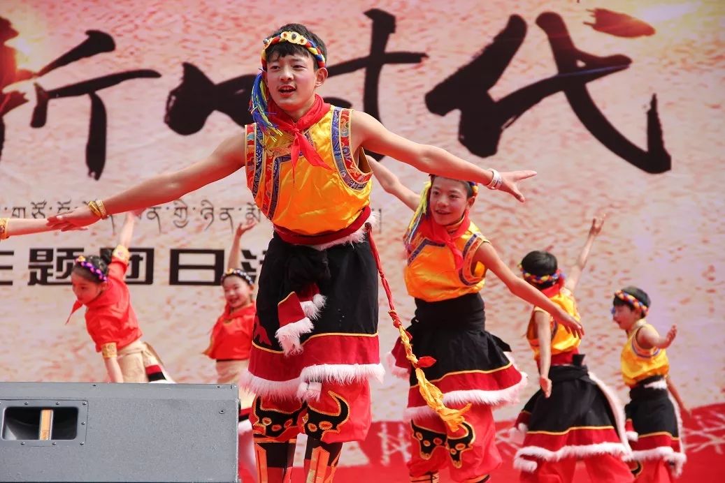 青春心向党建功新时代团会,青春向党奋进新征程主题团日活动