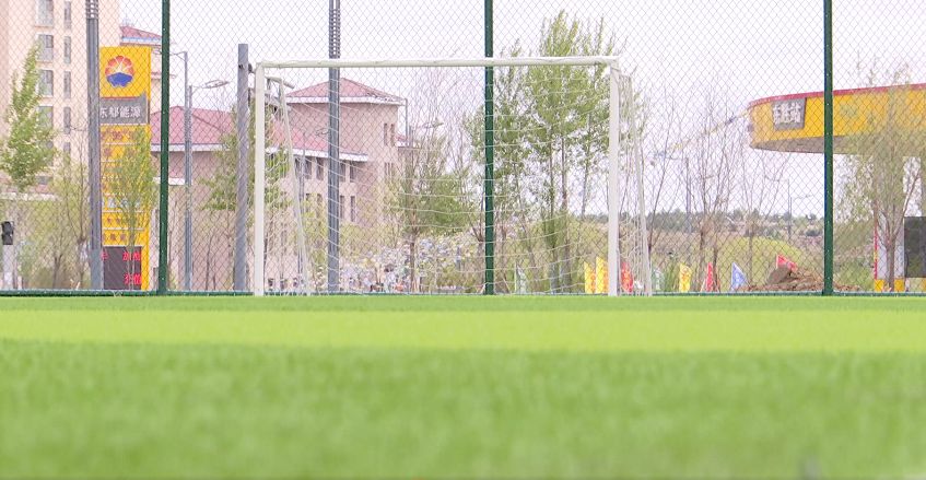 @足球迷，东胜也有“笼式”足球场啦！