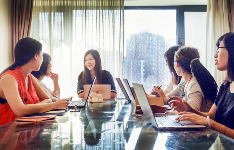 高情商女人饭桌敬酒说话技巧,听书高情商女人30种说话技巧