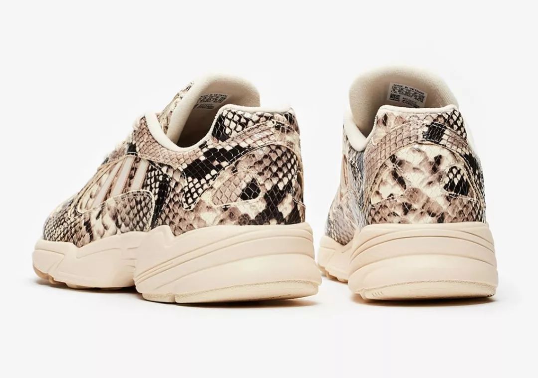 yeezy350v2light变色科技,yeezy350v2潮流穿搭