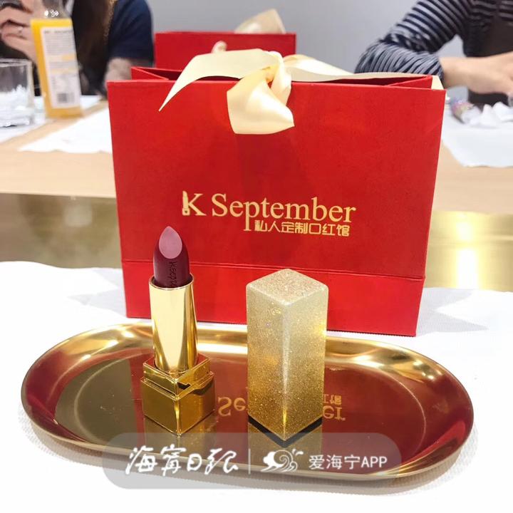 男子为老婆做银杏叶玫瑰,男子为老婆精心准备的惊喜