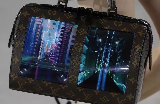 听说｜中国化妆品消费者开始偏好小众产品、柔性屏手袋亮相美国纽约LV时装秀......