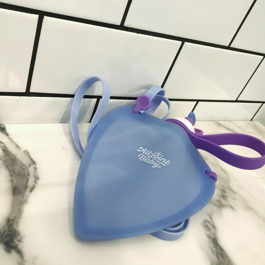 可以折叠的水壶好有创意,可以拉出来的爱心包包