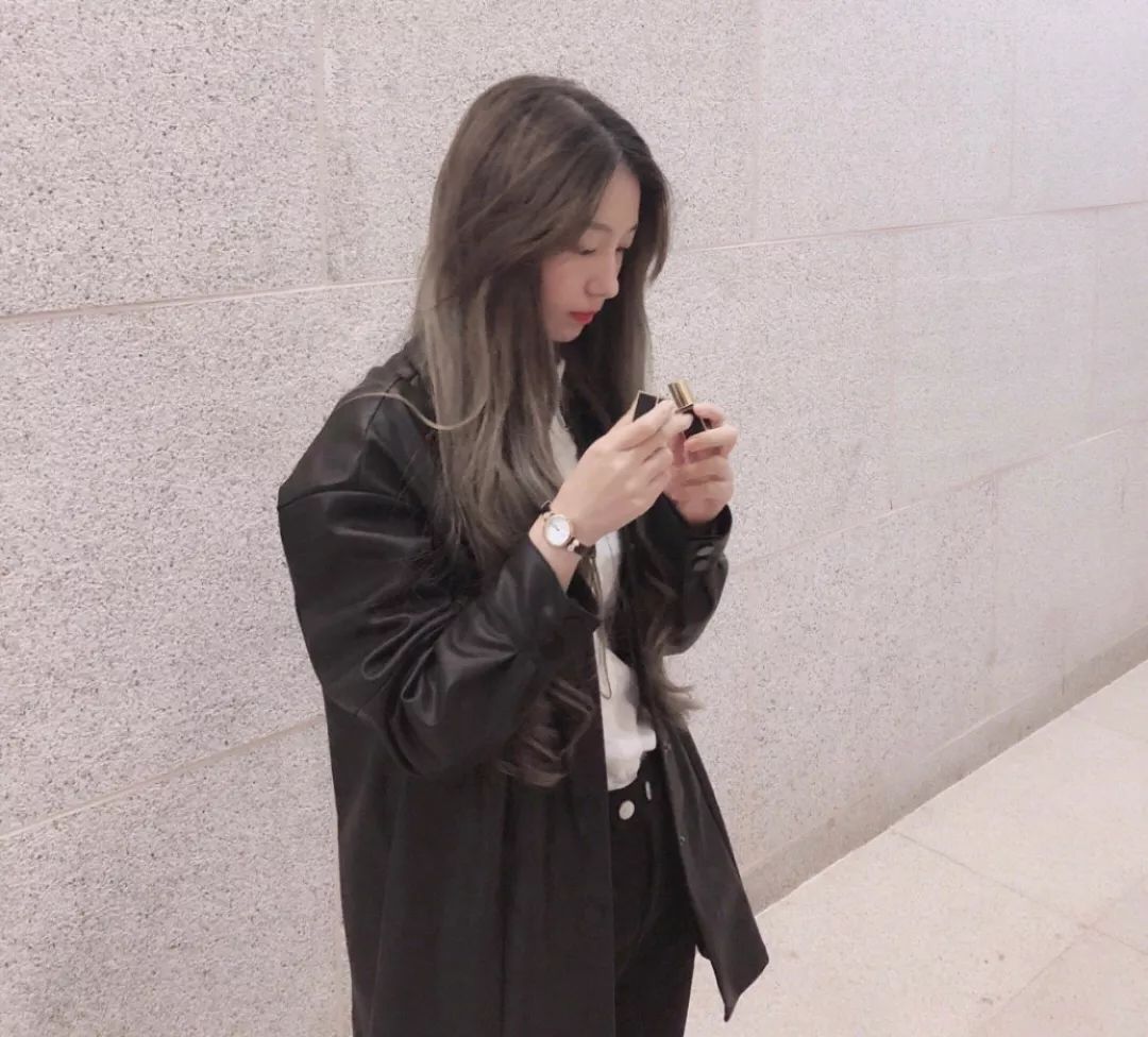 优雅的女人戴名表,名表和包包档次对比