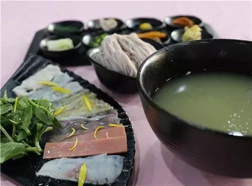 昆明吃过桥米线最好的地方,云南昆明潮玩店