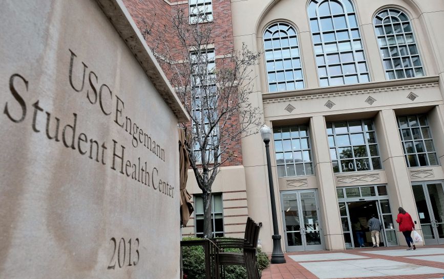 借“妇科检查”骚扰学生的校医，如何逍遥法外了30年？