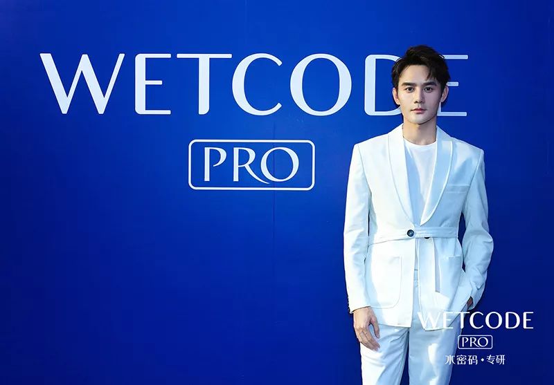 科技护肤安瓶寡肽精华水油平衡,护肤黑科技安瓶寡肽精华呵护痘肌