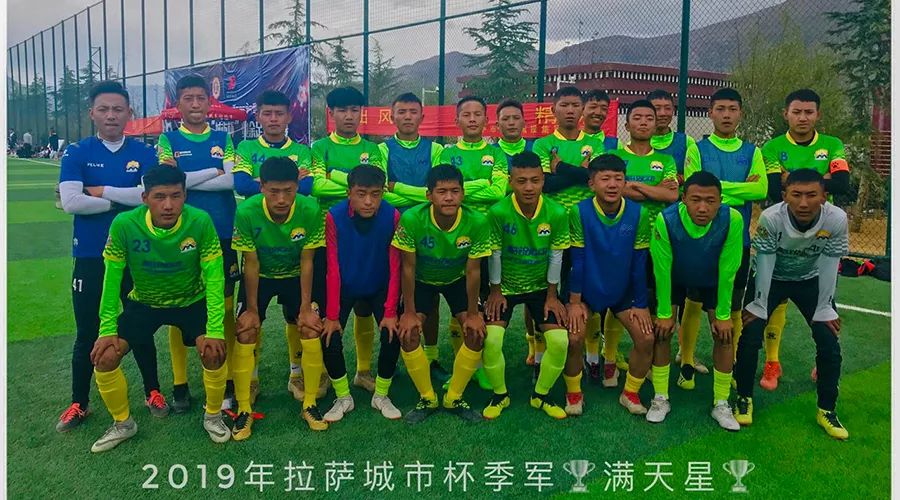 *藏西**自治区教育厅校园足球办领导莅临我市校园足球”满天星”训练营检查指导工作