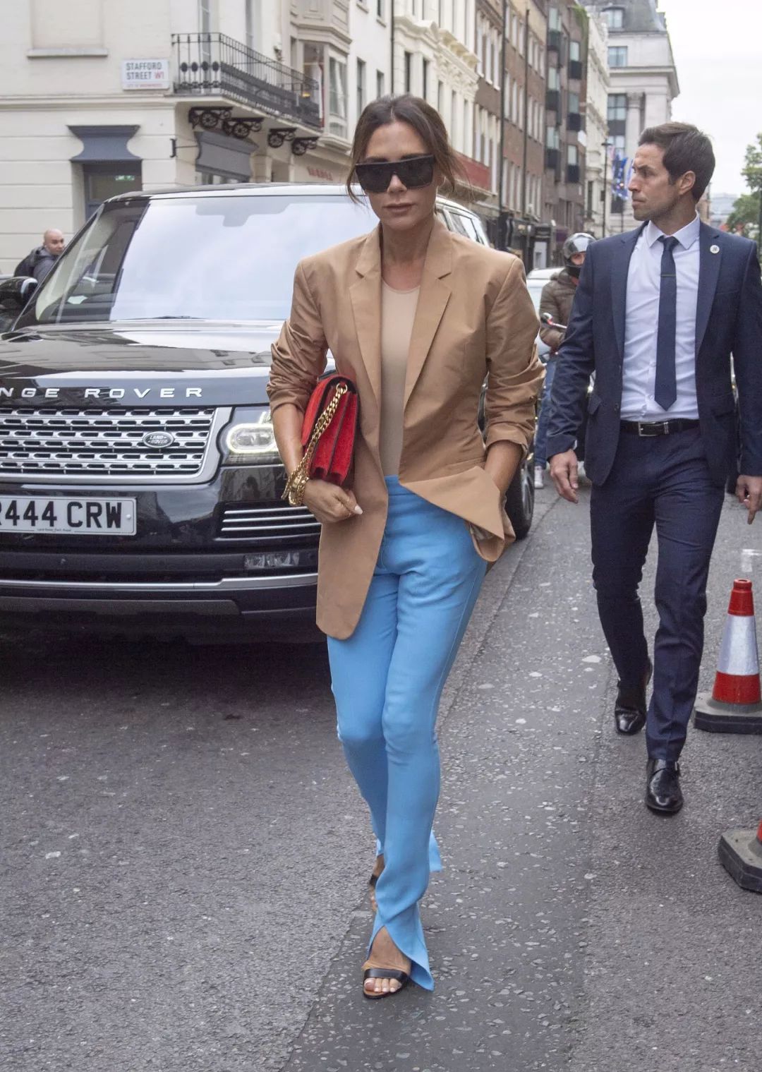 时髦人的夏天，从裤腿开衩开始