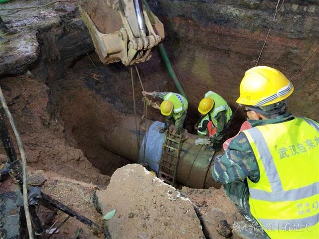 自来水爆裂抢修的应急处理方案,马路水管爆裂维修电话